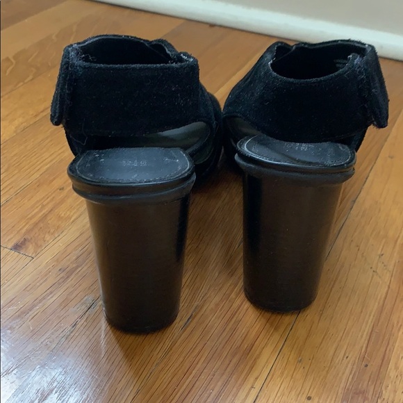 Kenneth Cole Reaction Sandals - Picture 3 of 8